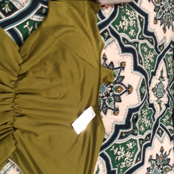 Open shoulder short romper - Picture 3 of 3